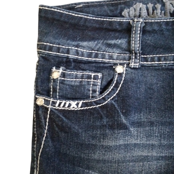 Wallflower Rhinestone Stretch Cuffed Jean Shorts Size‎ 7 Juniors - Picture 4 of 8